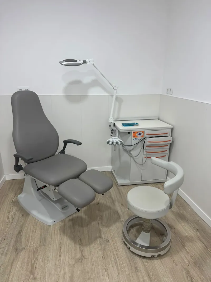 Sillón podológico y equipo Futura
